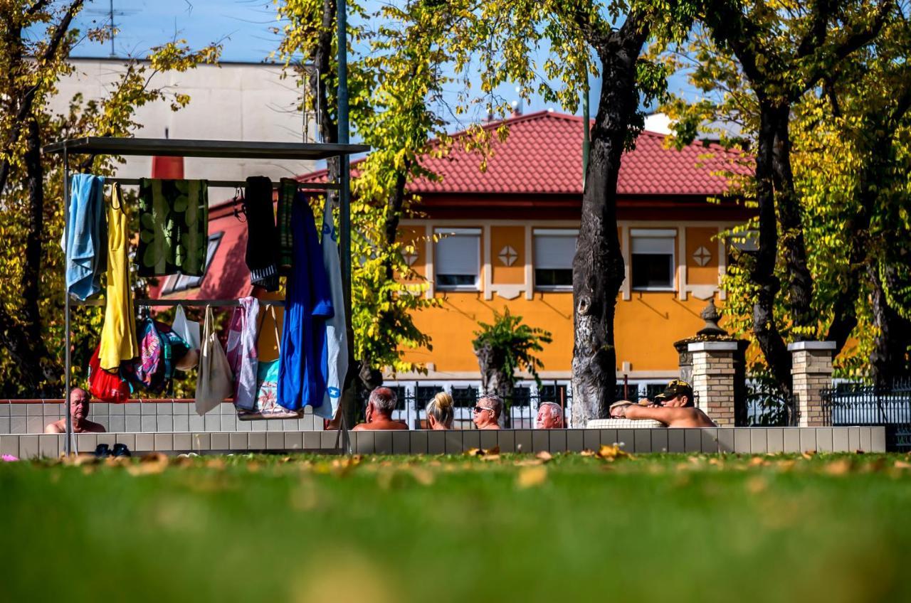 Cvse Clubhaz Es Panzio Bed & Breakfast Cegled Ngoại thất bức ảnh