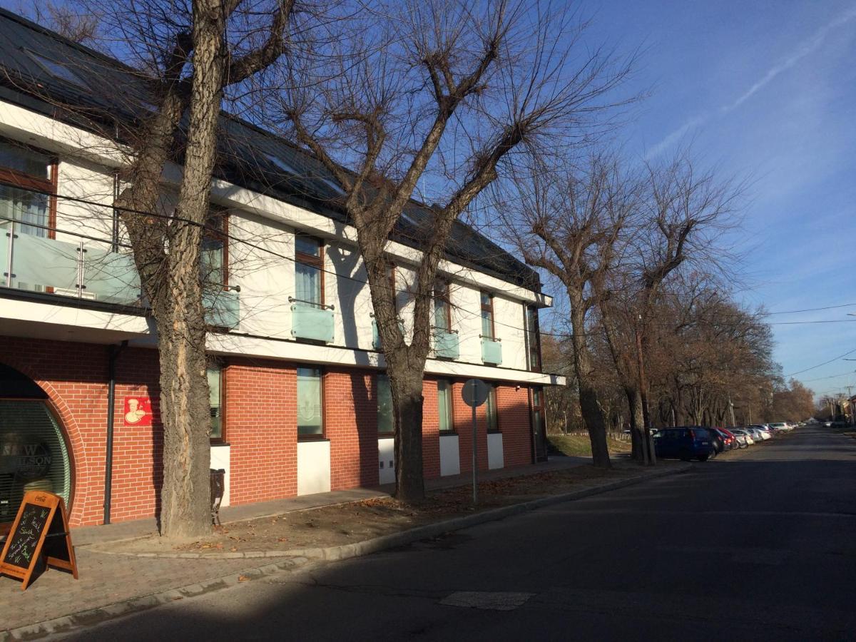 Cvse Clubhaz Es Panzio Bed & Breakfast Cegled Ngoại thất bức ảnh