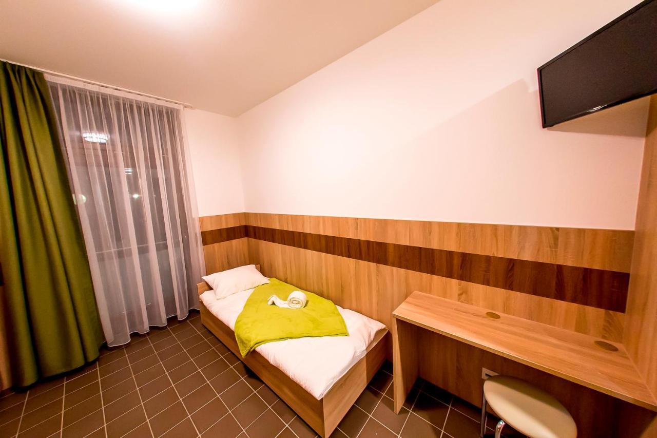 Cvse Clubhaz Es Panzio Bed & Breakfast Cegled Ngoại thất bức ảnh
