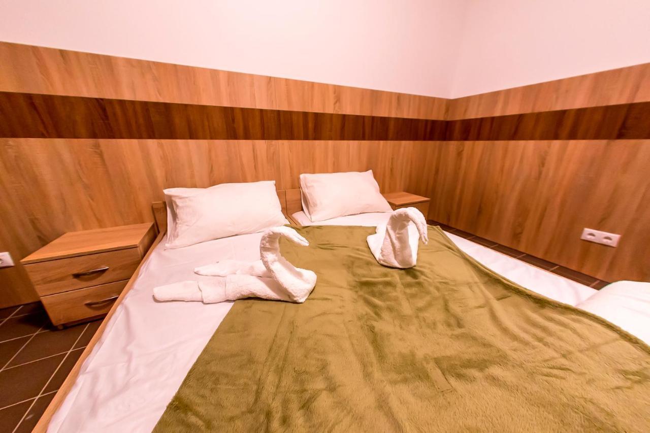 Cvse Clubhaz Es Panzio Bed & Breakfast Cegled Ngoại thất bức ảnh