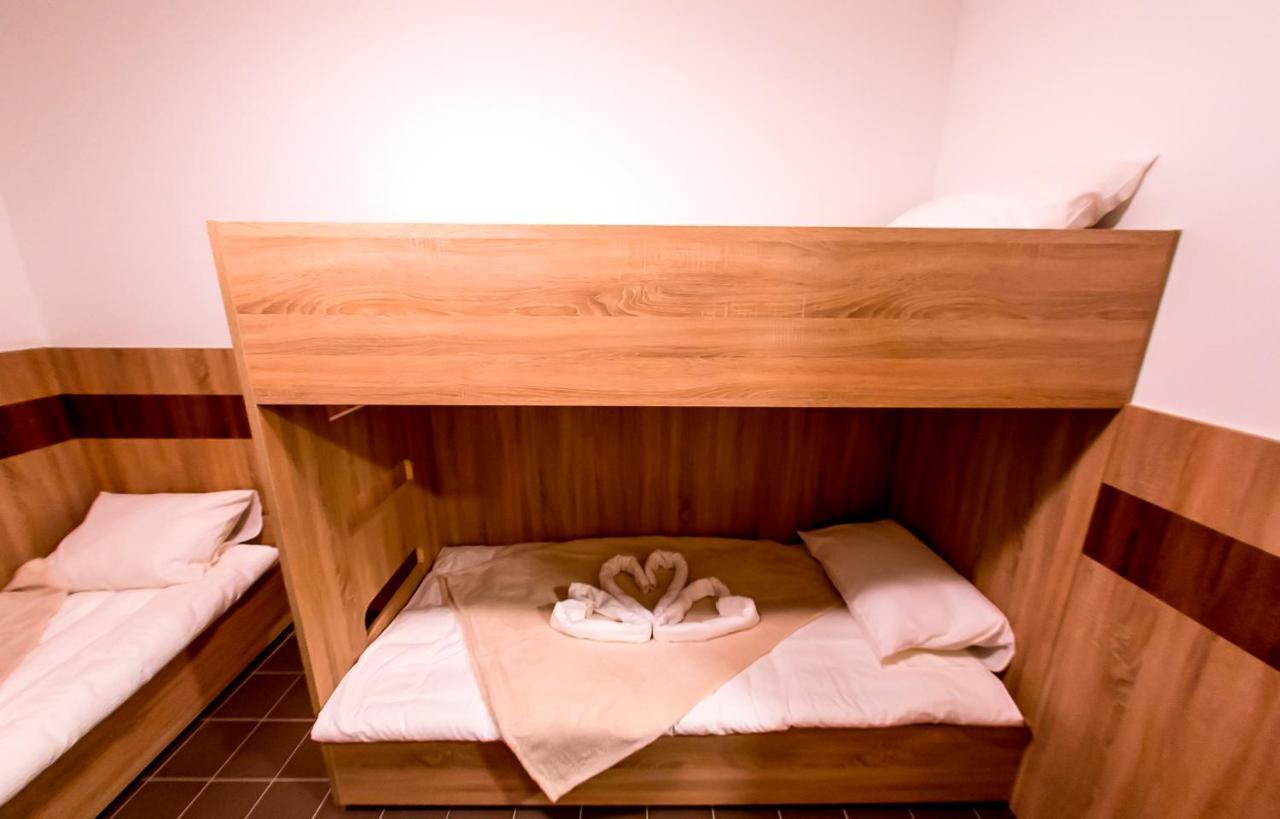 Cvse Clubhaz Es Panzio Bed & Breakfast Cegled Ngoại thất bức ảnh