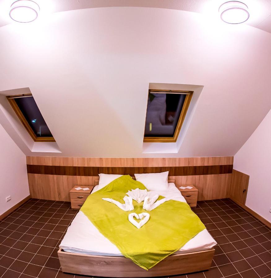 Cvse Clubhaz Es Panzio Bed & Breakfast Cegled Ngoại thất bức ảnh