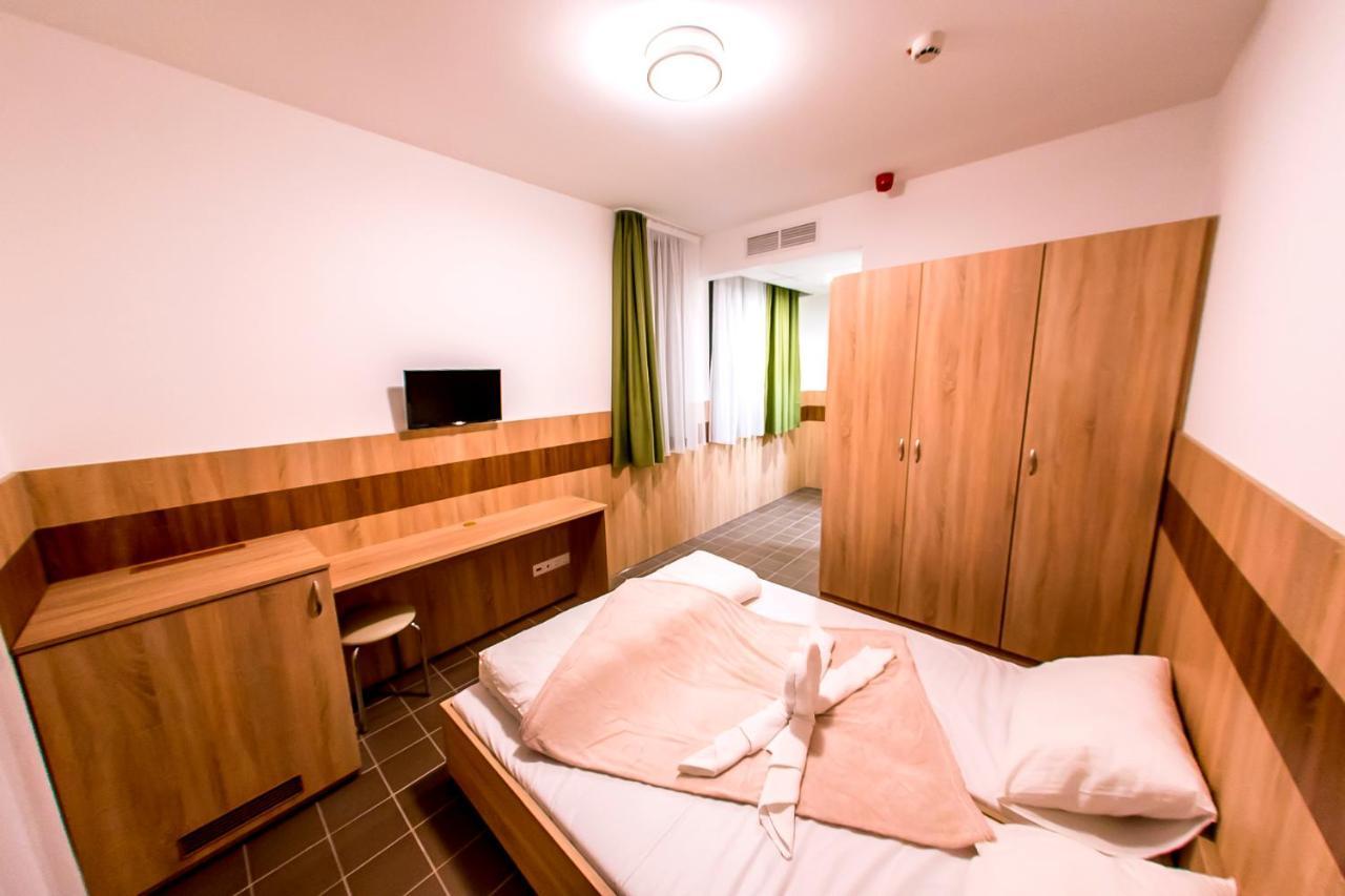 Cvse Clubhaz Es Panzio Bed & Breakfast Cegled Ngoại thất bức ảnh
