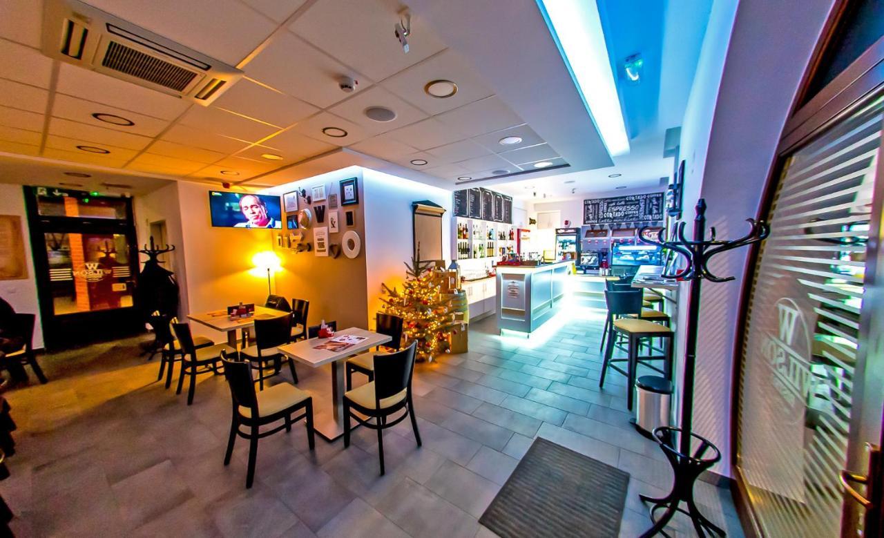 Cvse Clubhaz Es Panzio Bed & Breakfast Cegled Ngoại thất bức ảnh
