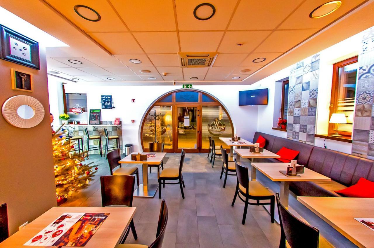 Cvse Clubhaz Es Panzio Bed & Breakfast Cegled Ngoại thất bức ảnh