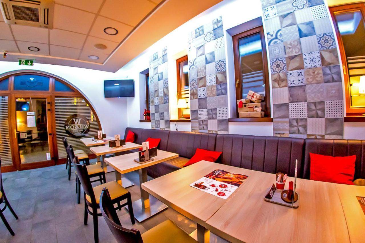 Cvse Clubhaz Es Panzio Bed & Breakfast Cegled Ngoại thất bức ảnh