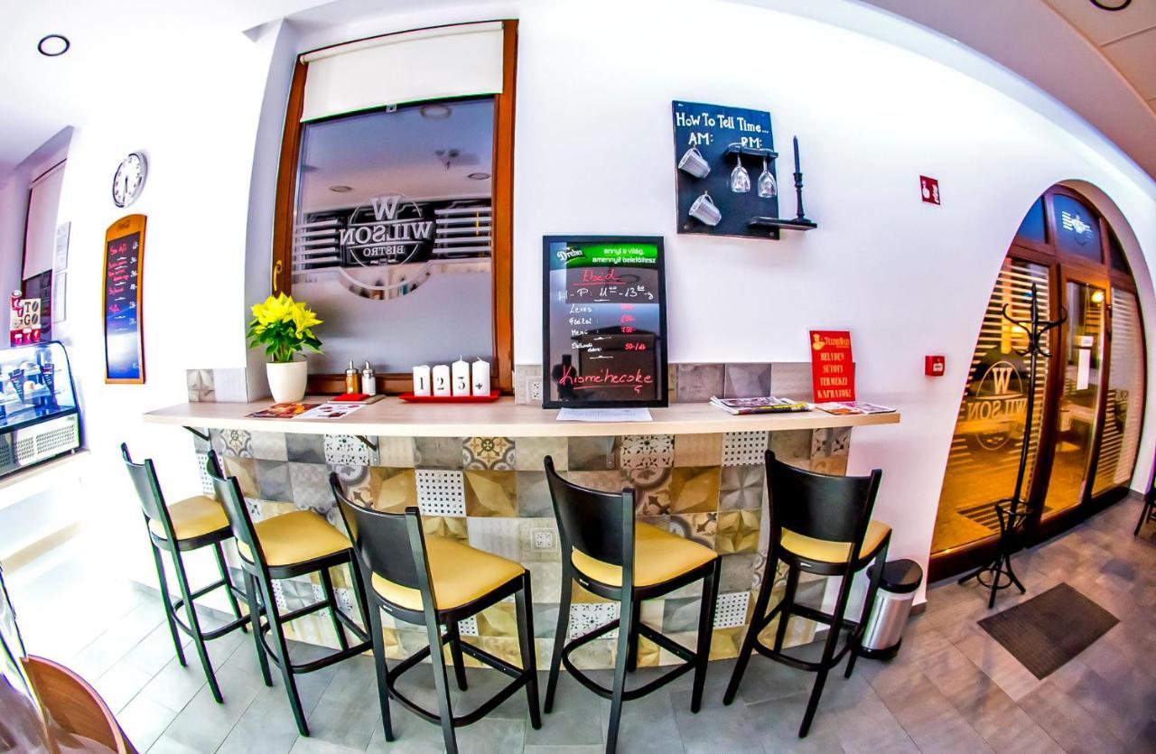 Cvse Clubhaz Es Panzio Bed & Breakfast Cegled Ngoại thất bức ảnh