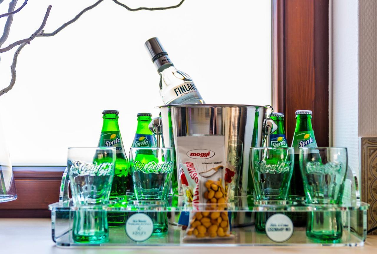 Cvse Clubhaz Es Panzio Bed & Breakfast Cegled Ngoại thất bức ảnh
